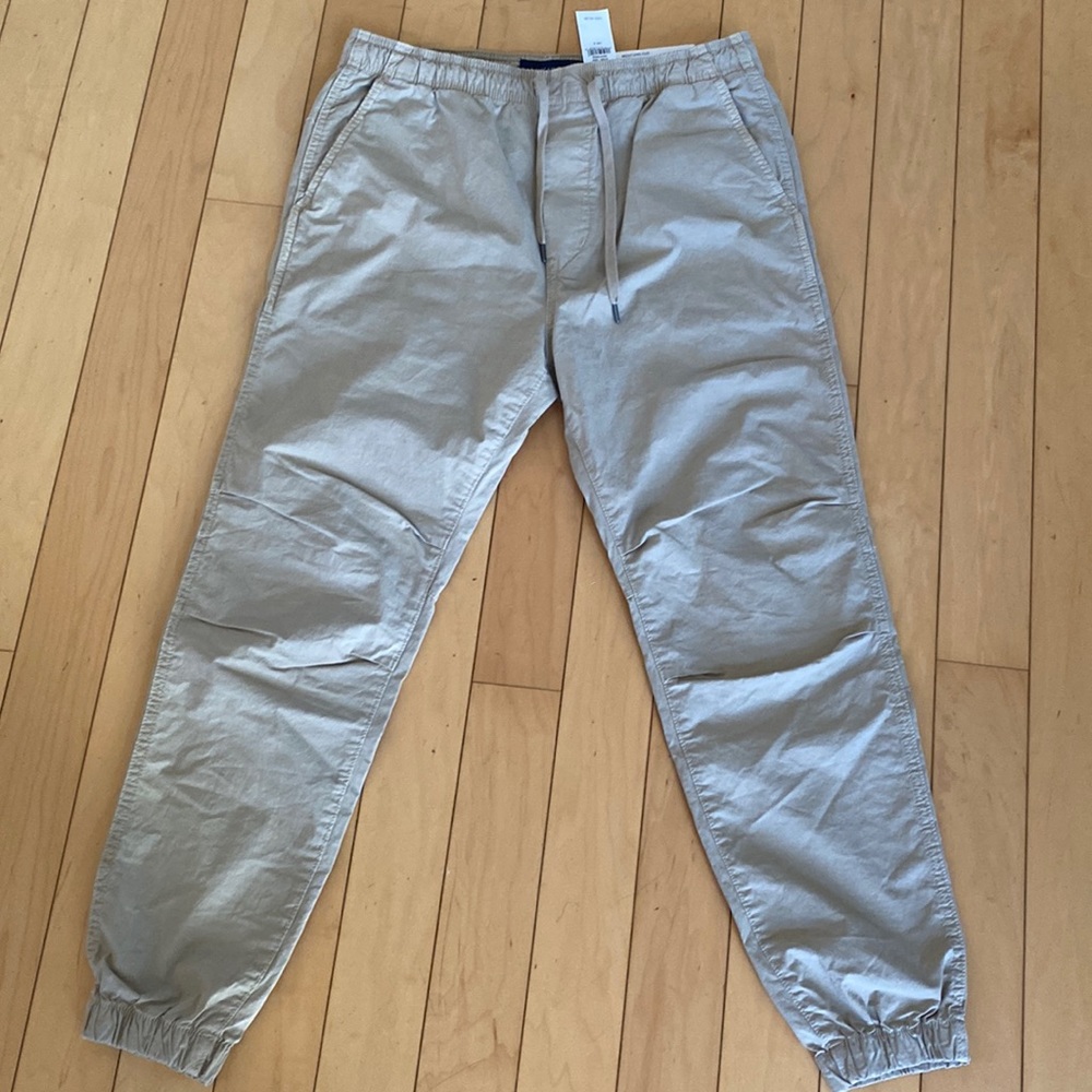 American Eagle joggers